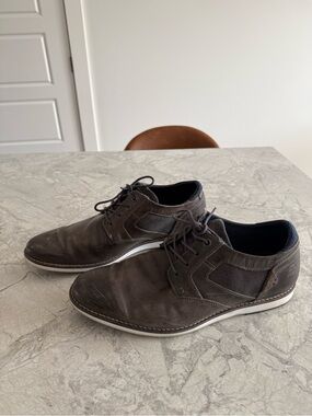 Bullboxer “Ivan” Casual Leather Lace Up Sneakers (size 9)